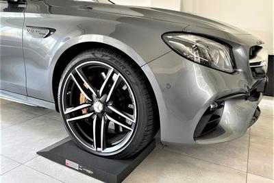 Mercedes Classe E 63 AMG sui cuscini per pneumatici ALTairEGO tyre cushions Comfort 500 Super